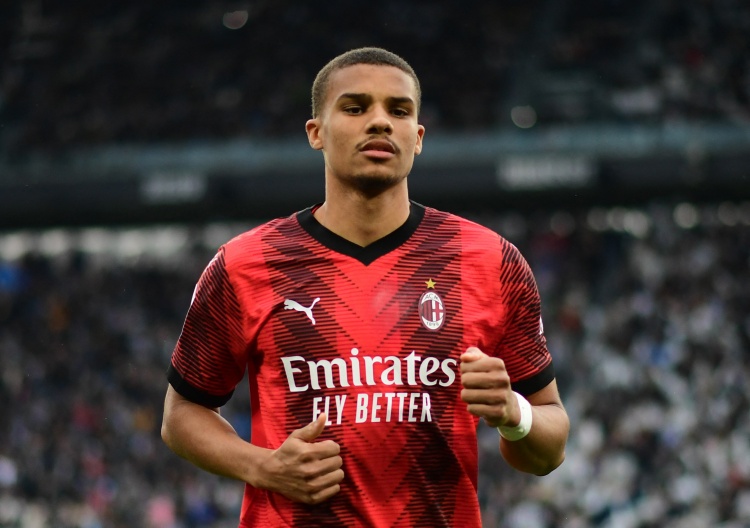 意媒：米兰为佳夫标价3500万欧，正与尤文共同评估佳夫交换DV9